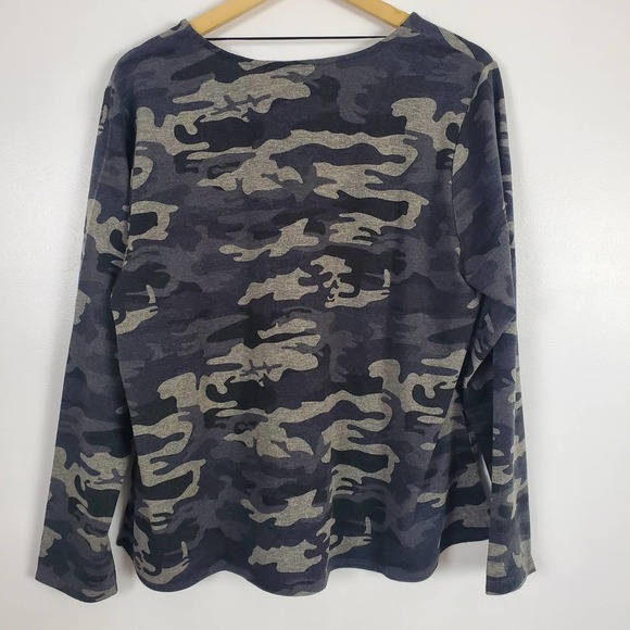 Sanctuary NWT fleece v neck pullover sweater camo print 1x - Picture 2 of 5